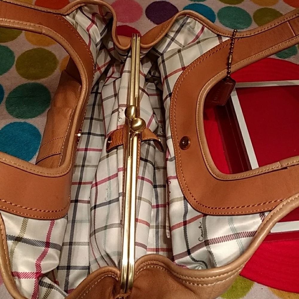 Authentic Large Coach brown leather bag. - Picture 5 of 8